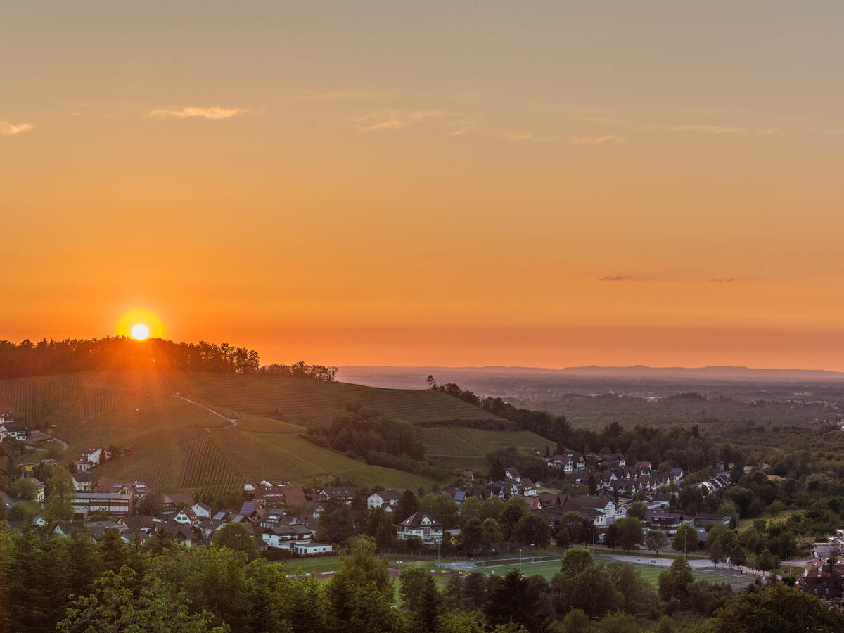 Sonnenuntergang im Sommer Sonnenuntergang im Sommer